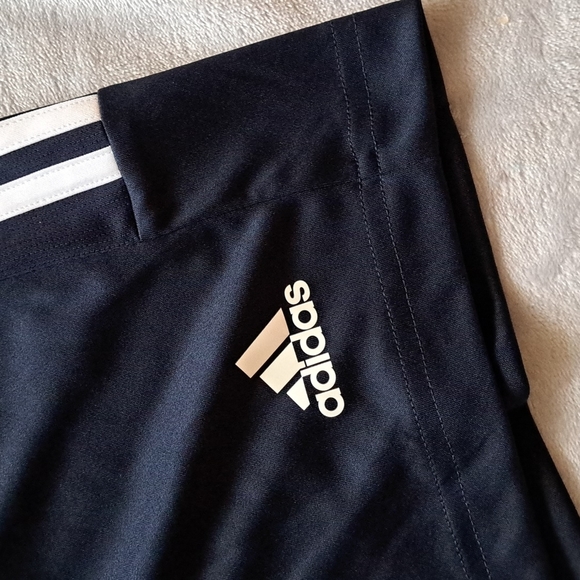 ADIDAS Three Stripes MEDIUM Light Weight Athletic Shorts NAVY NEW with Tags - Picture 3 of 8